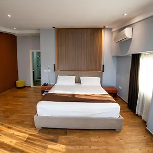Hotel Olivar Tirana, Selitë e Vogël